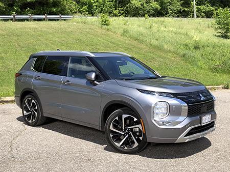 2022-Mitsubishi-Outlander_01.jpg