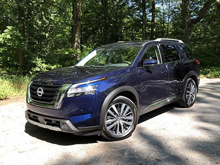 2022-Nissan-Pathfinder_01.jpg