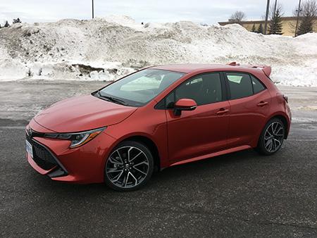 2019-Toyota-Corolla_01.jpg