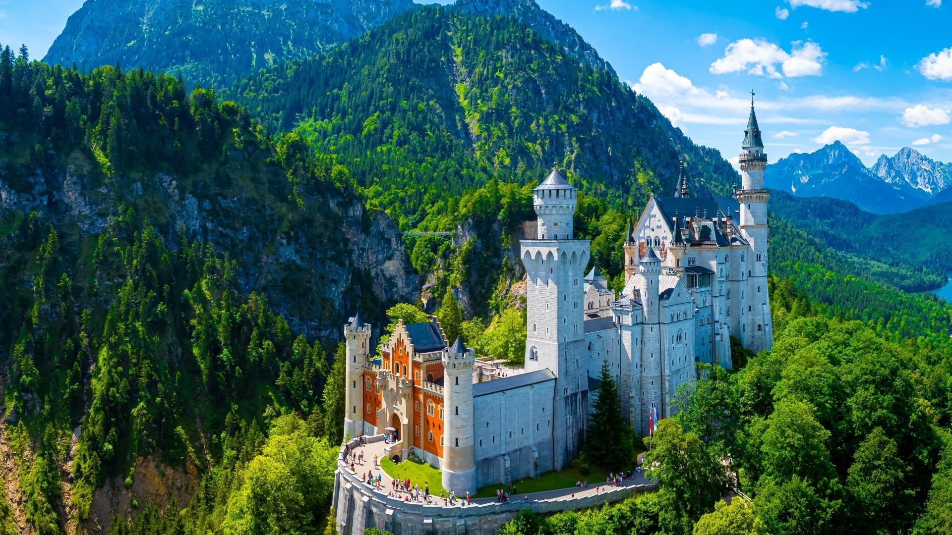Legendary Rivers and Exceptional Castles