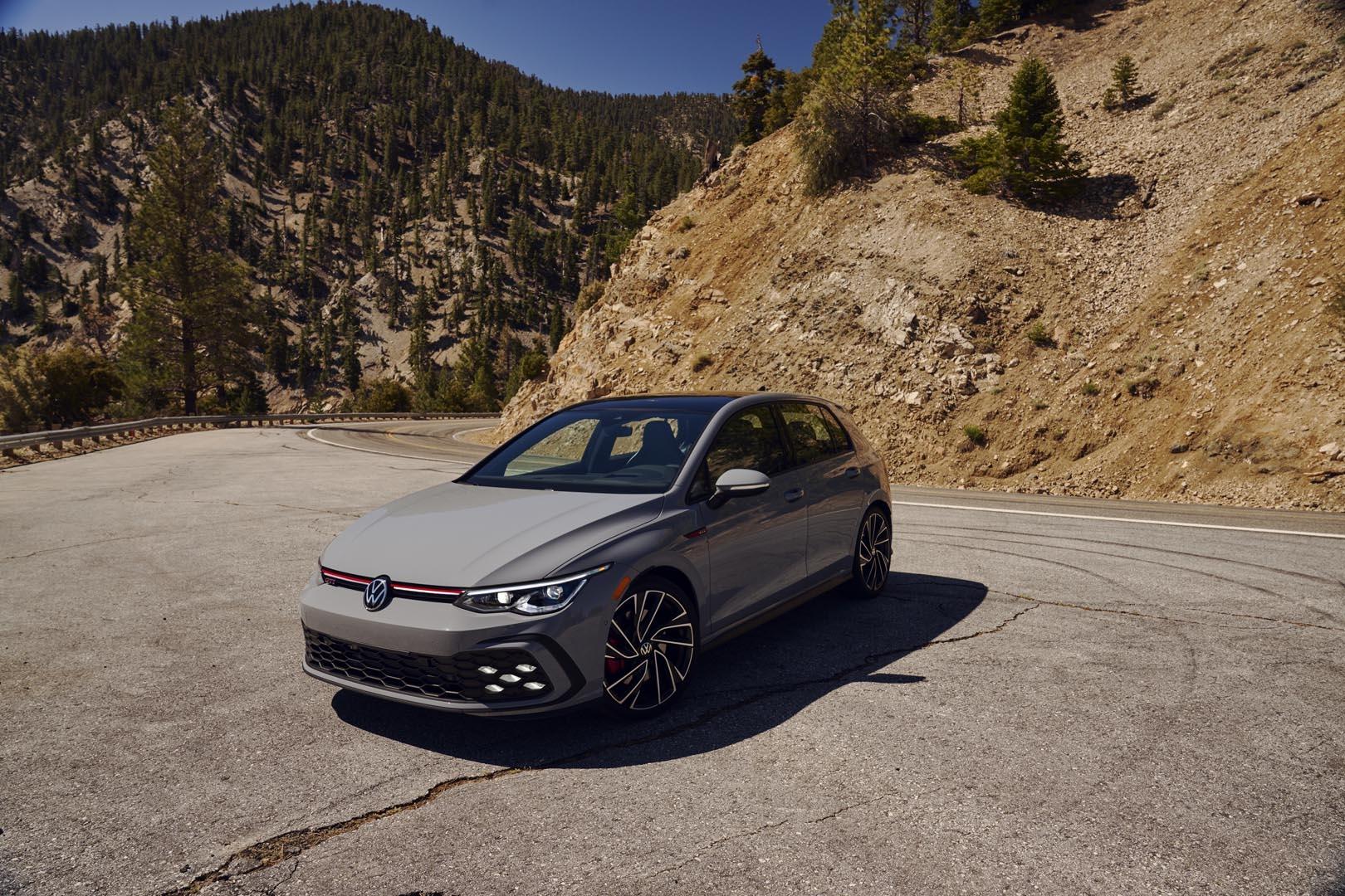 2024 Volkswagen Golf GTI_04.jpg