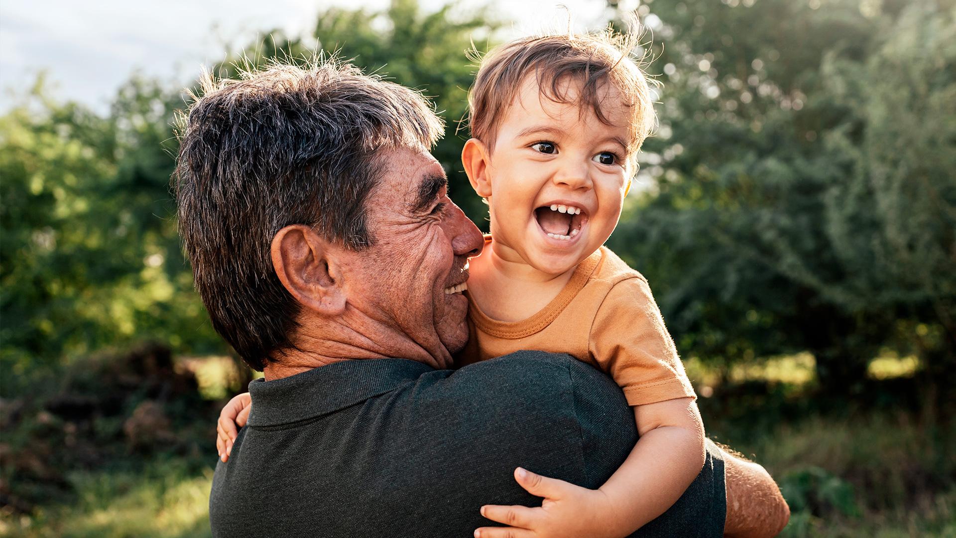 1920x1080_assurance_vie_sante_grand-pere_enfant_2.jpg