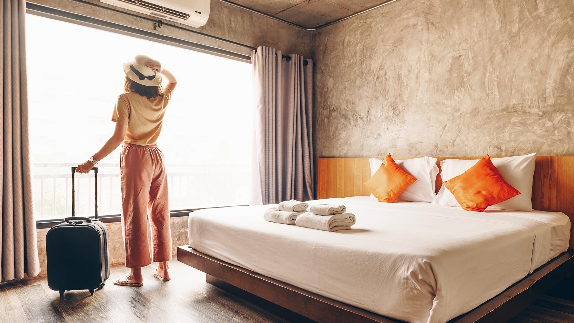 1920x1080_femme-hotel-3.jpg