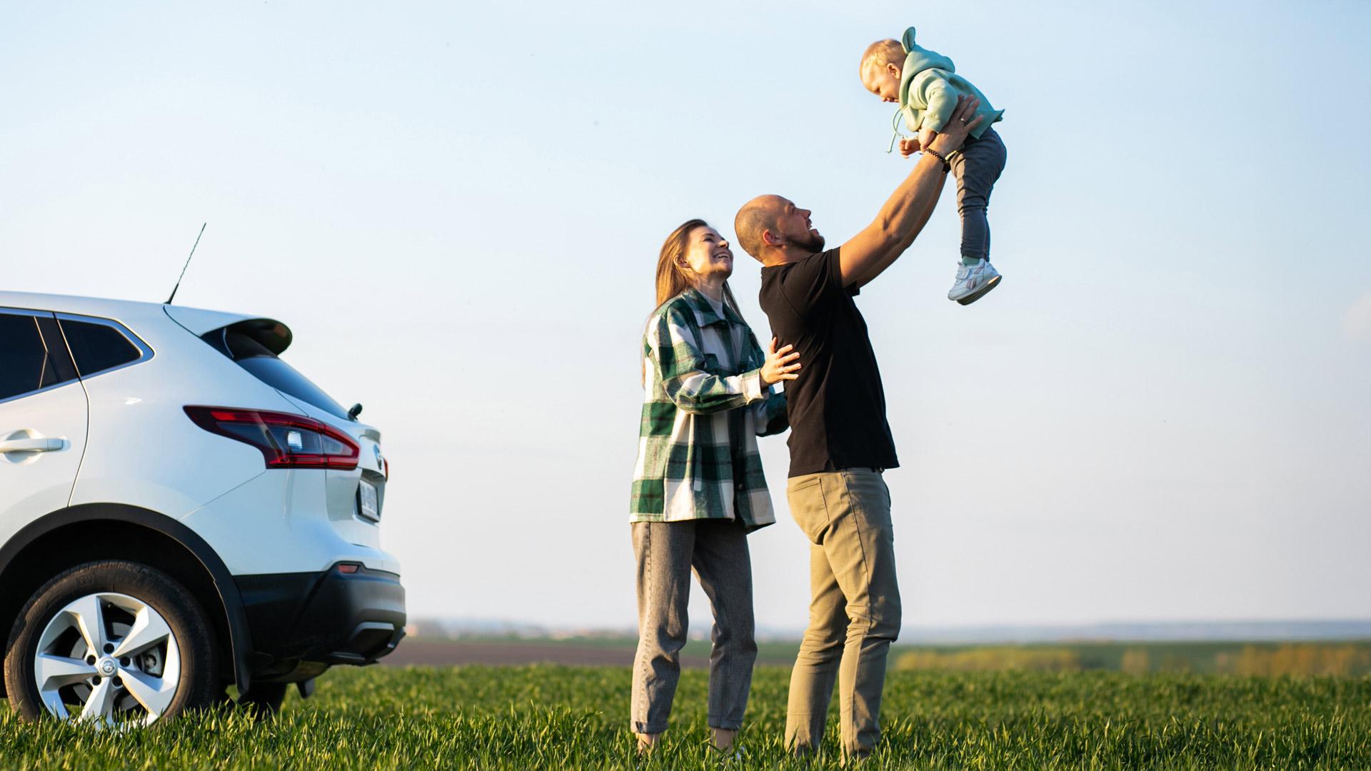 1920x1080-Famille-voiture-plein-air.jpg
