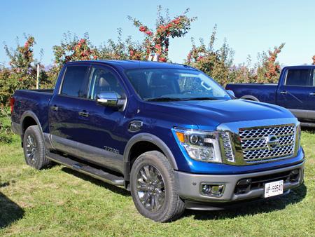 2017-Nissan-Titan_01.jpg