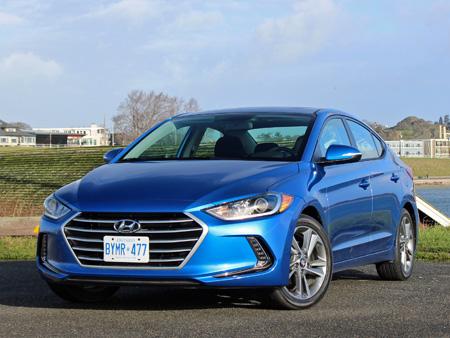 2017-Hyundai-Elantra_01.jpg