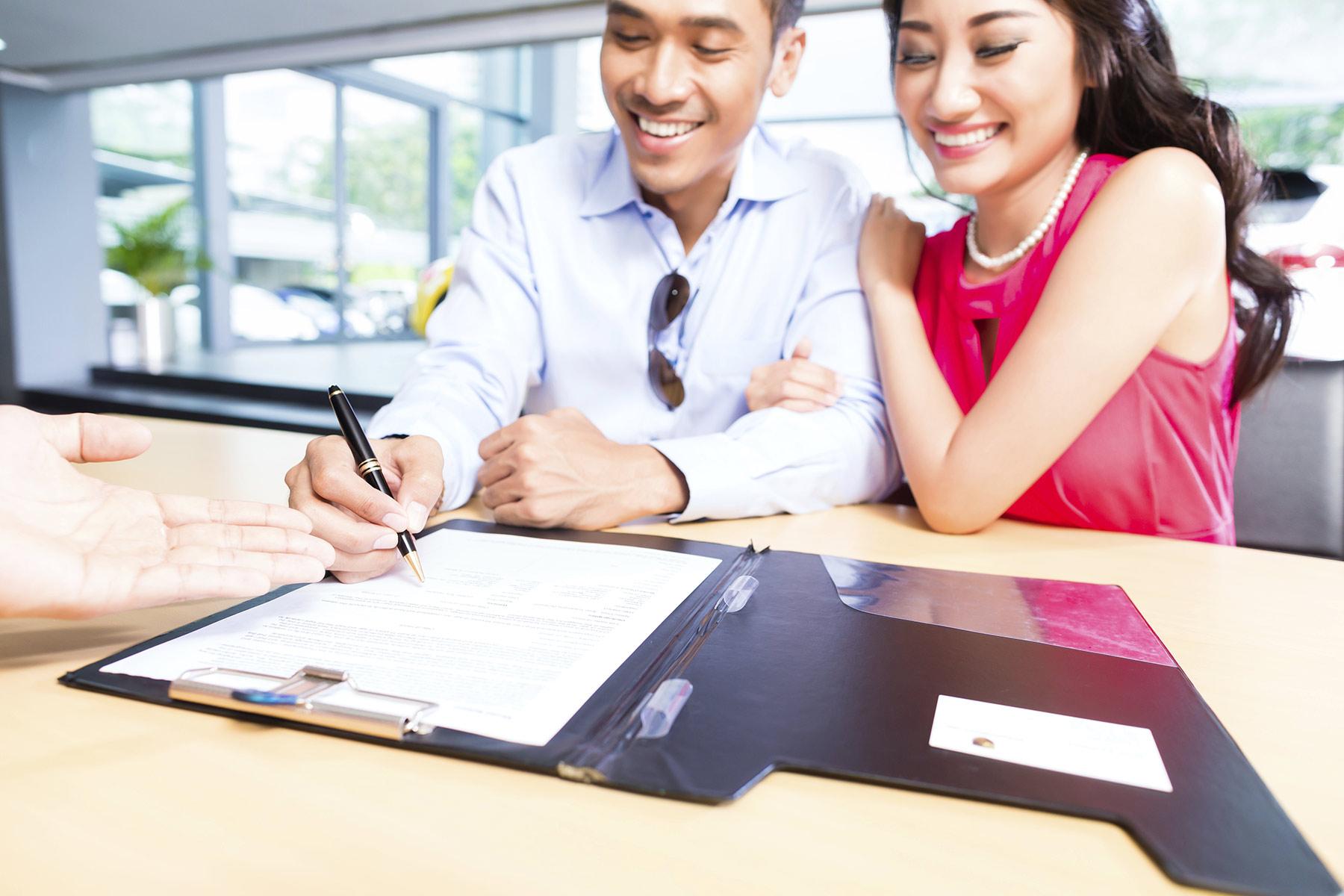 1800X1200-Acheter-Louer-Financement-Couple-document.jpg