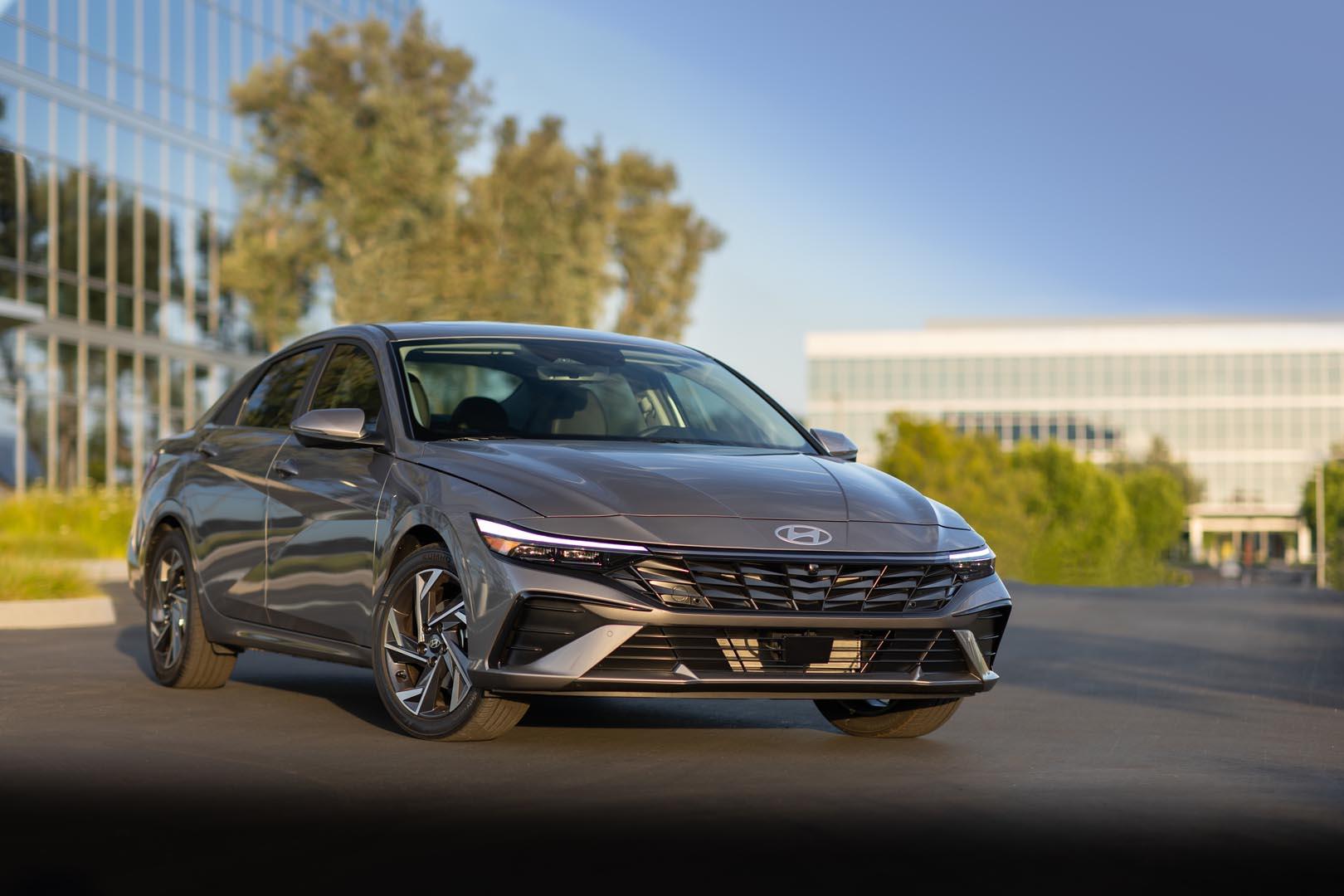 2024_Hyundai_Elantra_01.jpg